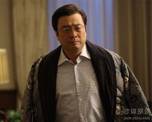 陈逸恒饰演的父亲对儿子的玩世不恭很气愤
