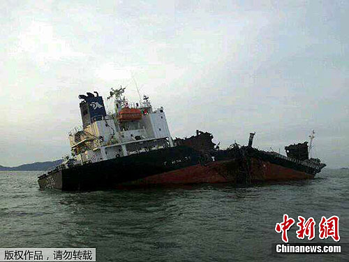 “杜拉3号”油轮14日在仁川港卸完6500吨汽油后在15日上午8时15分左右发生爆炸沉没。