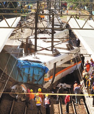 台铁事故1死24伤 肇事车司机遭声押求偿逾两亿