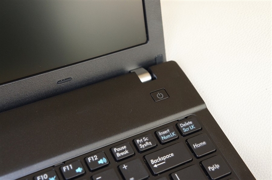 ThinkPad杀手问世 华硕B23E商务笔记本实拍图赏