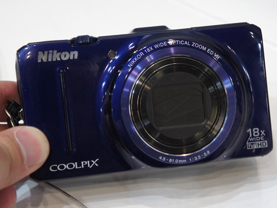 CP+2012῵չ̨֮NIkon 1COOLPIXϵƪ