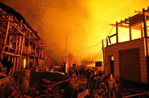 湖南怀化发生严重火灾 两村庄被焚毁