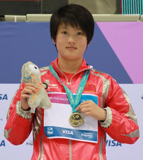 图文:世界杯女子10米台决赛 陈若琳出席颁奖