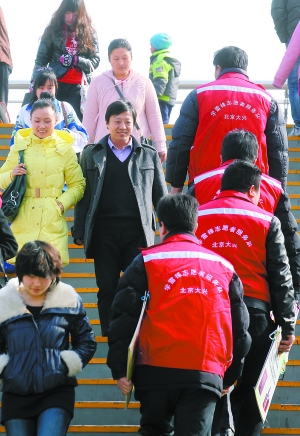 四兄弟学雷锋