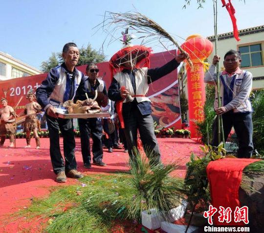 宜良当地彝族人在祭猎神祈雨 任东 摄