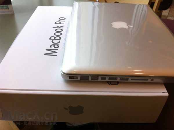 MacBook-Pro-on-box.jpg