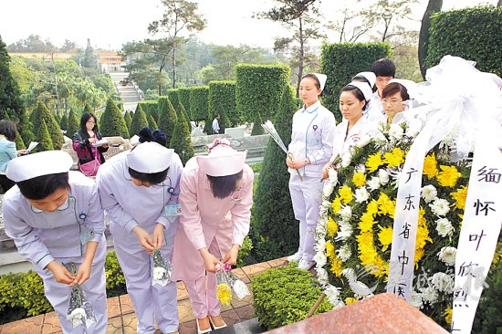 19日,广东省中医院,南方医院,第39届南丁格尔奖章获得者钟华荪和叶欣