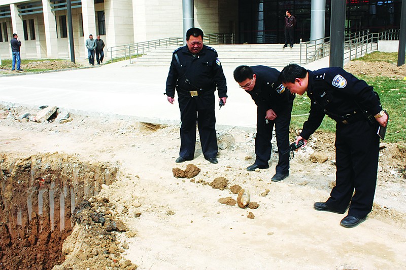 据科大警务站主任吕玉涛介绍,当日10时30分,他们第一时间赶到位于省