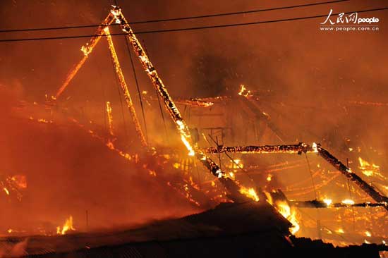 火灾现场 摄影：人民网记者 杜博