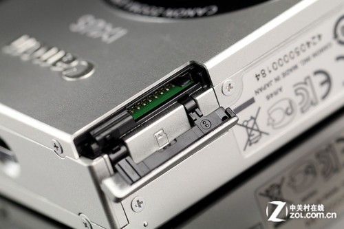 图为：佳能IXUS 500 HS存储卡仓