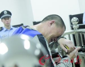 徐文辉在法庭上痛哭。