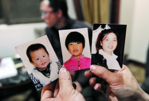 刘文东随身携带妻子和9岁女儿、4岁儿子生前照片，想念妻儿时就拿出来看看。