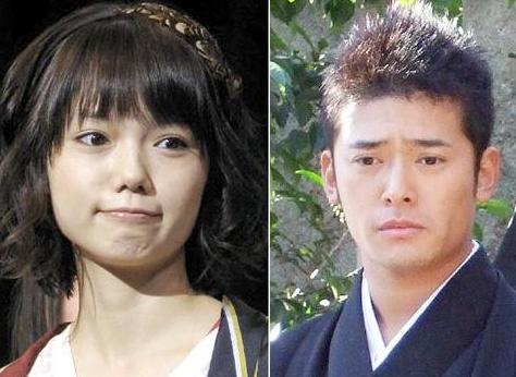 据台湾媒体报道,日星高冈苍佑和宫崎葵去年离婚闹得沸沸洋洋,先是男方