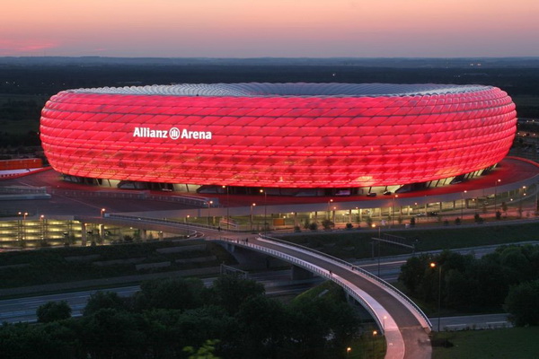 Allianz Arena - Red Lightning - 拜仁慕尼黑配色