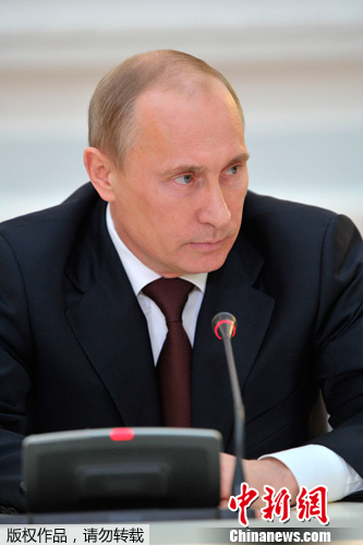 4月24日，普京宣布打算辞去统一俄罗斯党主席职务，并建议今年5月下半月举行代表大会，以便选出新的党主席。普京同时推荐由梅德韦杰夫出任这一职务。