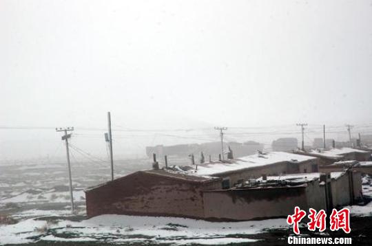 阿尔金山降特大冰雹大雪 致茫崖石棉停产停运