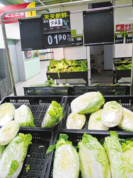 昨日,记者走访西安市场了解到,近期白菜价格不断上涨,零售均价达4元