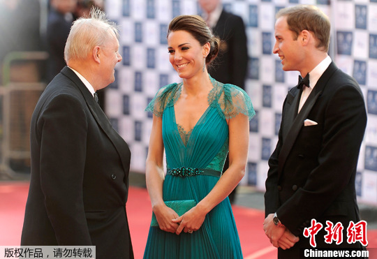 5月11日，英国威廉王子与妻子凯特王妃出席为参加伦敦奥运会、残奥会的英国代表团举行的一场纪念音乐会。凯特一袭孔雀绿长裙亮相，身材略显发福。