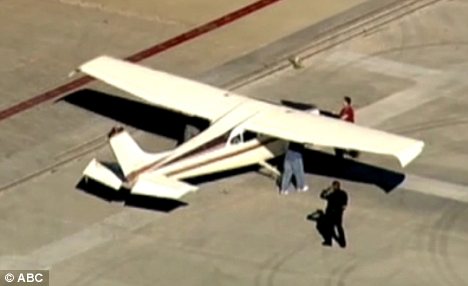 今年2月时，一架塞斯纳182轻型飞机闯入奥巴马专机禁飞区，遭到拦截。