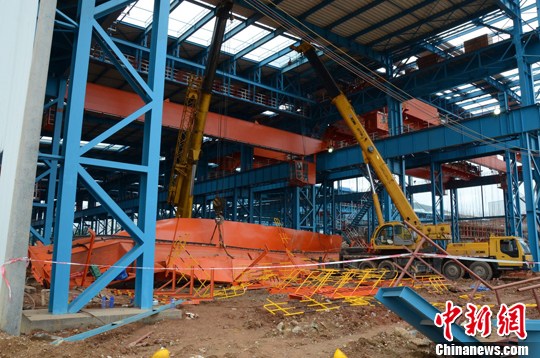 5月14日下午，广东韶关钢铁厂发生一起爆炸事故，导致9死6伤，目前事故原因仍在调查中。图为爆炸现场。中新社发 李凌 摄