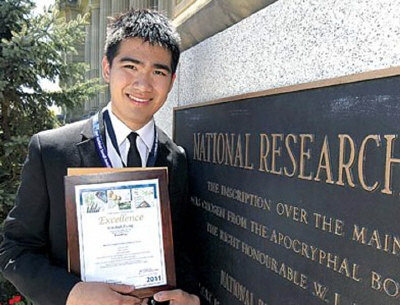 华裔学生Marshall Zhang获哈佛大学录取，他曾以囊肿性纤维化研究获全加国科学大赛冠军。（加拿大《世界日报》援引加通社）
