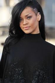 2012˹ȫ100˰λİͰͶ˹ŮٹȣRihanna(ͼ)