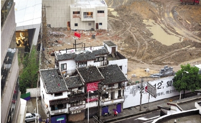 5月21日，长沙市湘江风光带湘春路口，除了宋稳朝家，旁边已经基本拆迁完毕。