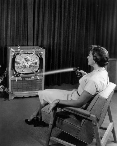 首个电视遥控器“闪光自动化装置”