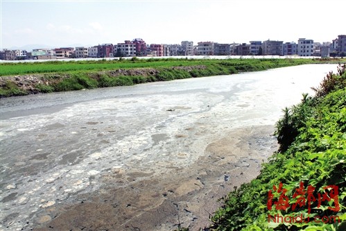 四条这样的黑水沟,呈"三横一竖"的布局,穿过福清市海口镇岑兜村,南