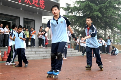 虎城中学是朝阳区一所名不见经传的普通初中校,凭着良好的校风