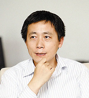 严义明：上海严义明律师事务所主任，有“中国证券市场中小股东维权第一人”之称，被评为2001年度证券市场十大新闻人物。