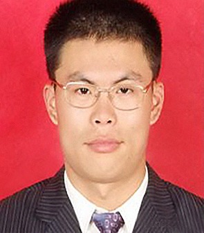 许峰：上海华荣律师事务所律师，系中国证券投资者维权网创始人、总编辑。