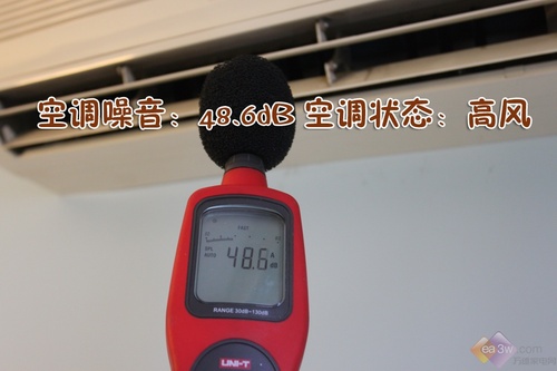此次测试测量我们分别测量了空调的低风、中风、低风噪音最大值，在空调出风口处，我们进行了时时测量，以照片方式记录，真实展示。