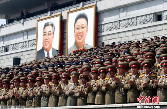 为纪念朝鲜已故领导人金日成诞辰100周年，朝鲜4月15日在首都平壤举行阅兵仪式。朝鲜国家最高领导人金正恩出席阅兵式，并首次发表公开演讲。