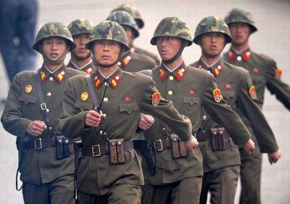 资料图:头戴迷彩盔的朝鲜人民军