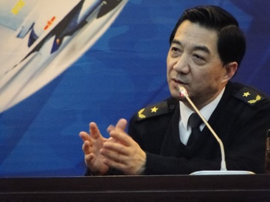 中新网北京7月9日电:著名军事专家张召忠8日在北京举行新作签售活动
