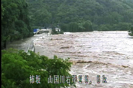 日本福冈部分地区因大雨水位飙涨