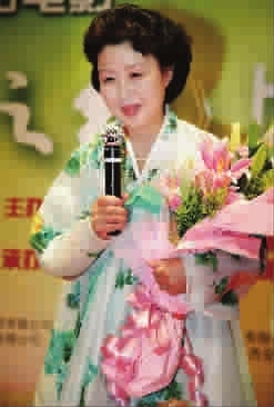 朝鲜演员洪英姬照片图片