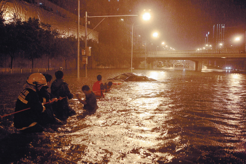 北京广渠门暴雨图片