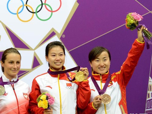 易思玲为中国代表团获得本届奥运会首金