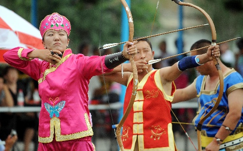 图文:全国传统弓射箭比赛新疆开赛 民族风情-搜狐体育