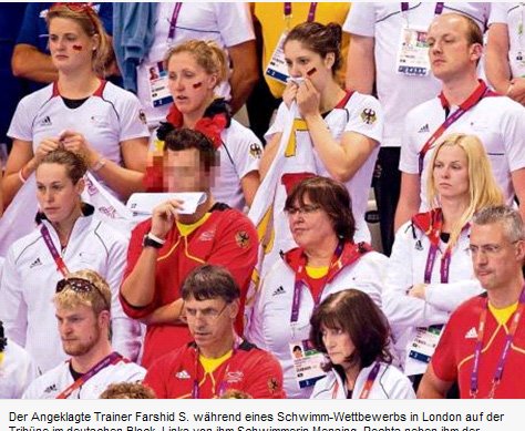 在伦敦奥运会的一场游泳比赛中，法希德脸部被打马赛克者出现在看台上网页截图