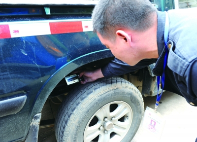 用手機一拍,就可以無線上傳審驗車架號,車輛年檢告別了