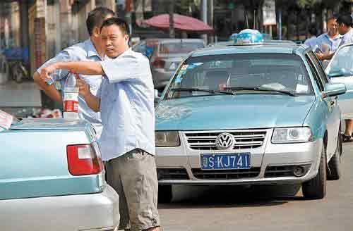 东莞有一万五千多出租车司机谋生