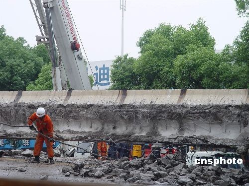 背景资料：中国近年桥梁坍塌事故一览(图)
