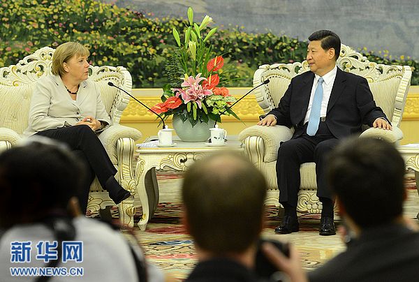 8月30日，中国国家副主席习近平在北京人民大会堂会见德国总理默克尔。新华社记者 刘建生 摄