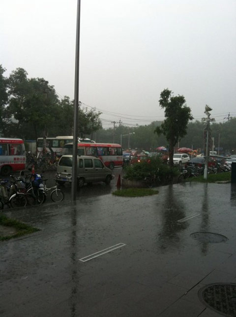 北京部分地區開始下雨