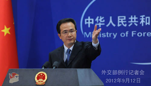 2012年9月12日，外交部发言人洪磊主持例行记者会。