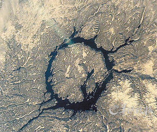 波皮盖陨石坑图片