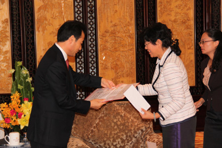 泰国向云南彝良地震灾区捐赠逾100万人民币(图)